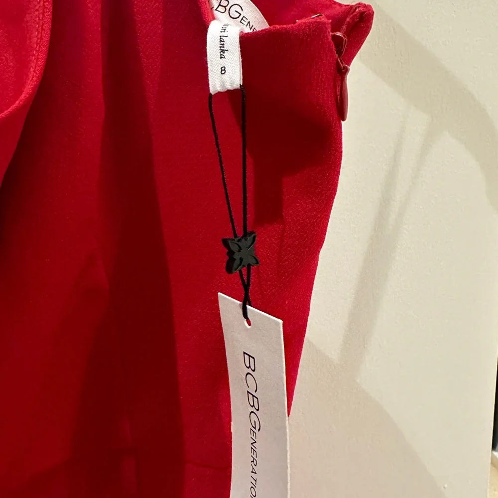 NWT SIZE 8 red BCBGeneration dress, perfect for Holiday Parties! - Picture 4 of 8